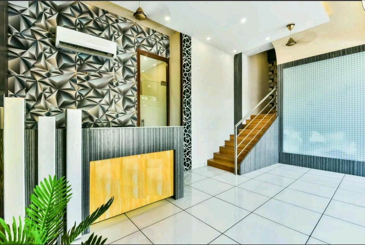 Hotel Palace Residency Near Lokmanya Tilak Terminus 뭄바이 외부 사진