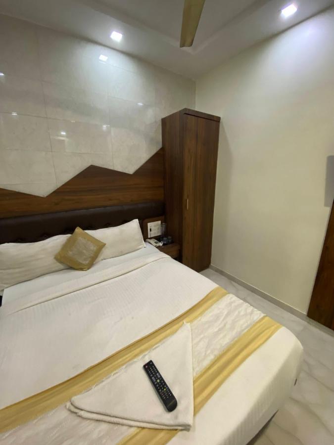 Hotel Palace Residency Near Lokmanya Tilak Terminus 뭄바이 외부 사진