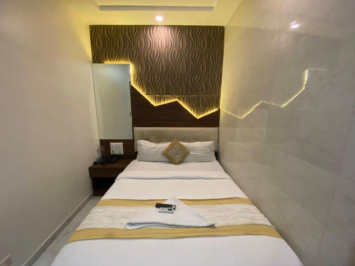 Hotel Palace Residency Near Lokmanya Tilak Terminus 뭄바이 외부 사진
