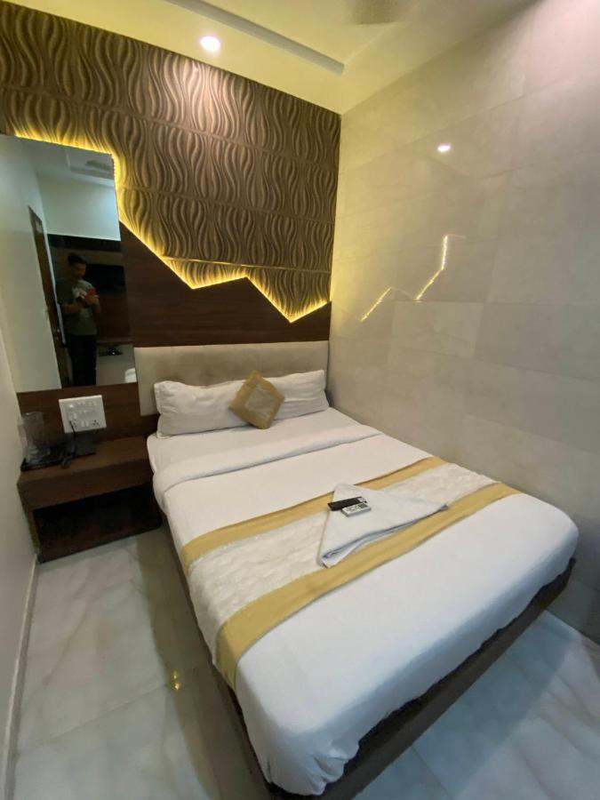 Hotel Palace Residency Near Lokmanya Tilak Terminus 뭄바이 외부 사진