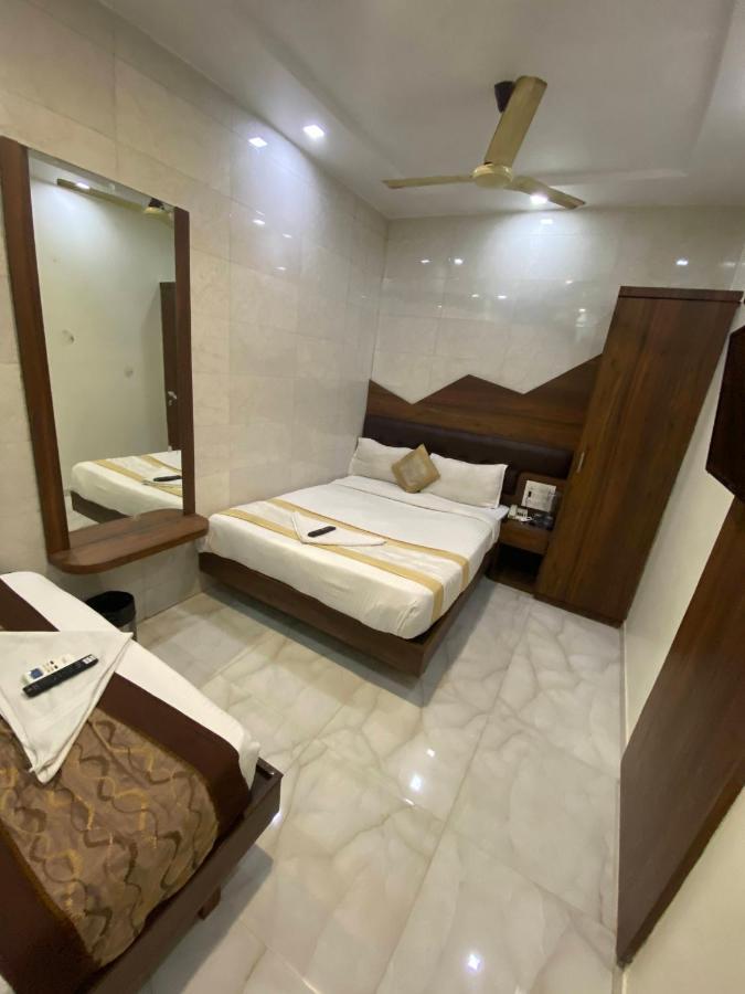 Hotel Palace Residency Near Lokmanya Tilak Terminus 뭄바이 외부 사진