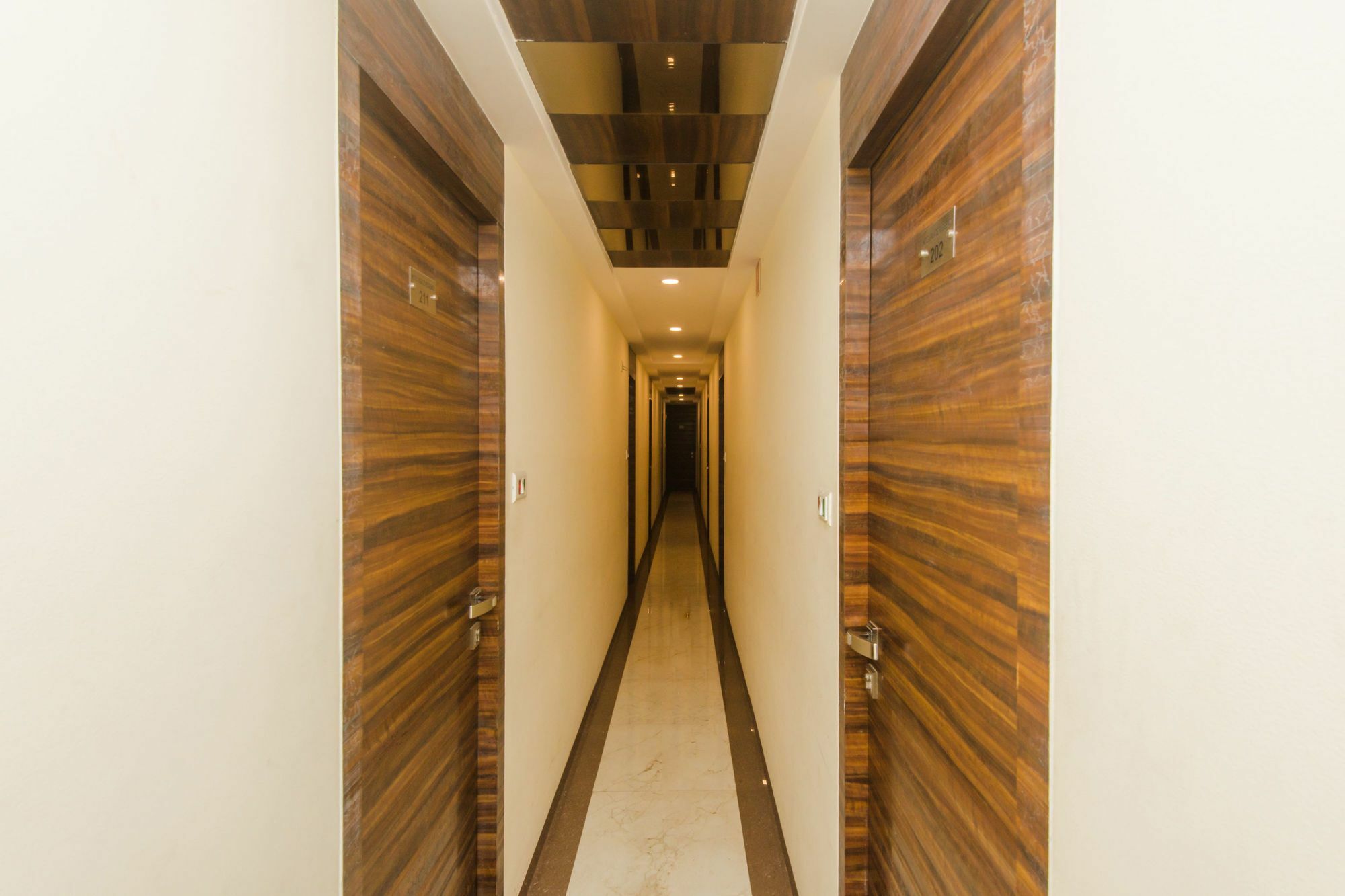 Hotel Palace Residency Near Lokmanya Tilak Terminus 뭄바이 외부 사진